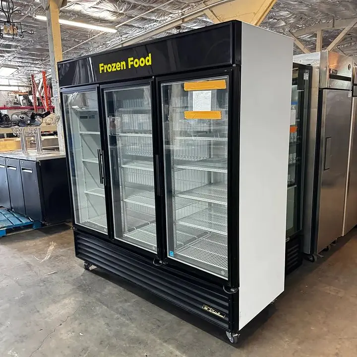 Three Glass Door Freezer TRUE - Master