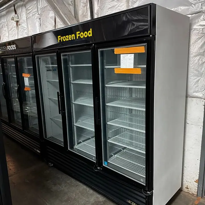 Three Glass Door Freezer TRUE - Master