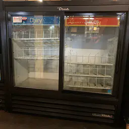 Double Sliding Door Cooler TRUE  - Master