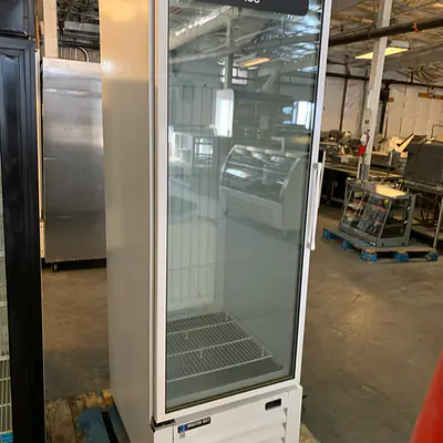 Upright Glass Door Ice Merchandiser MASTER-BILT secondary image