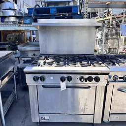 Southbend 6 Burner with Oven Natural Gas - Master