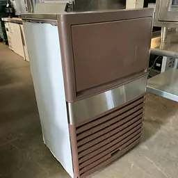 True Undercounter Refrigerator  - Master