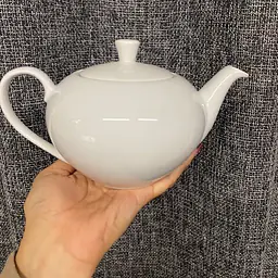 tea pot Schonwald germany 910 white with 4 cups brand:oneida - Master