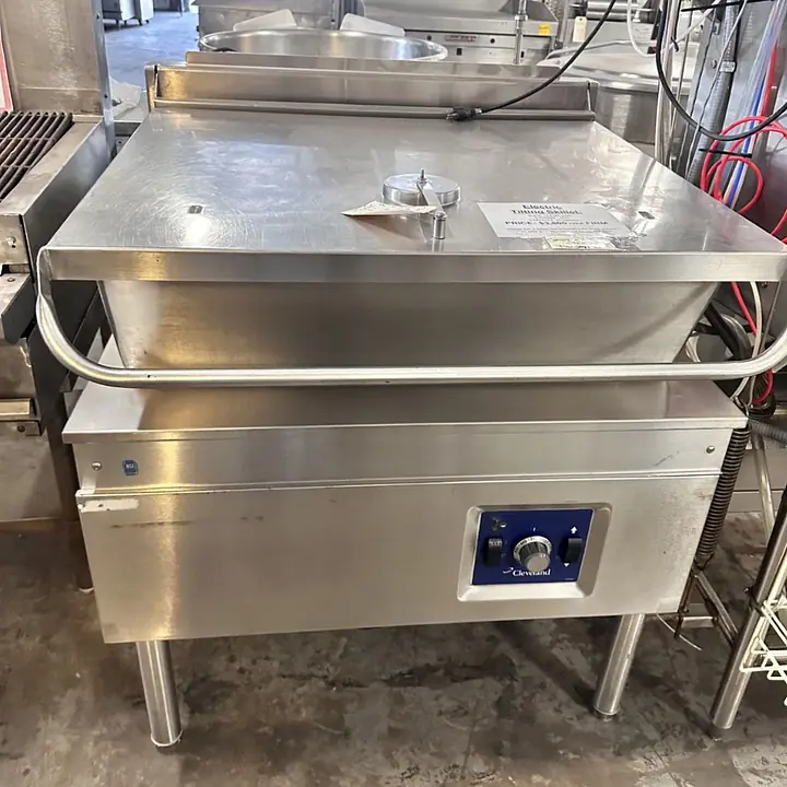 Cleveland 30 Gallons 230-240V 3 Phase Electric Tilting Skillet - Master
