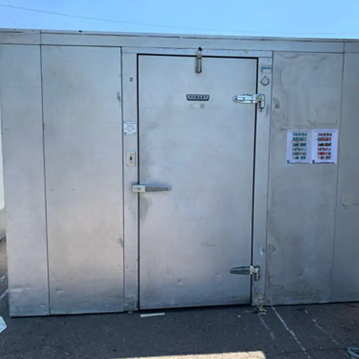 Used Walk-in cooler with glass doors - Master
