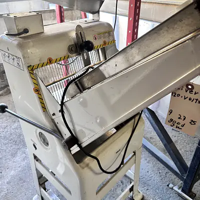 Oliver Bread Slicer 797-32 115V primary image