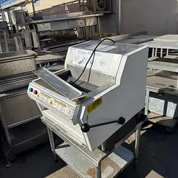 Oliver Bread Slicer Countertop - Master